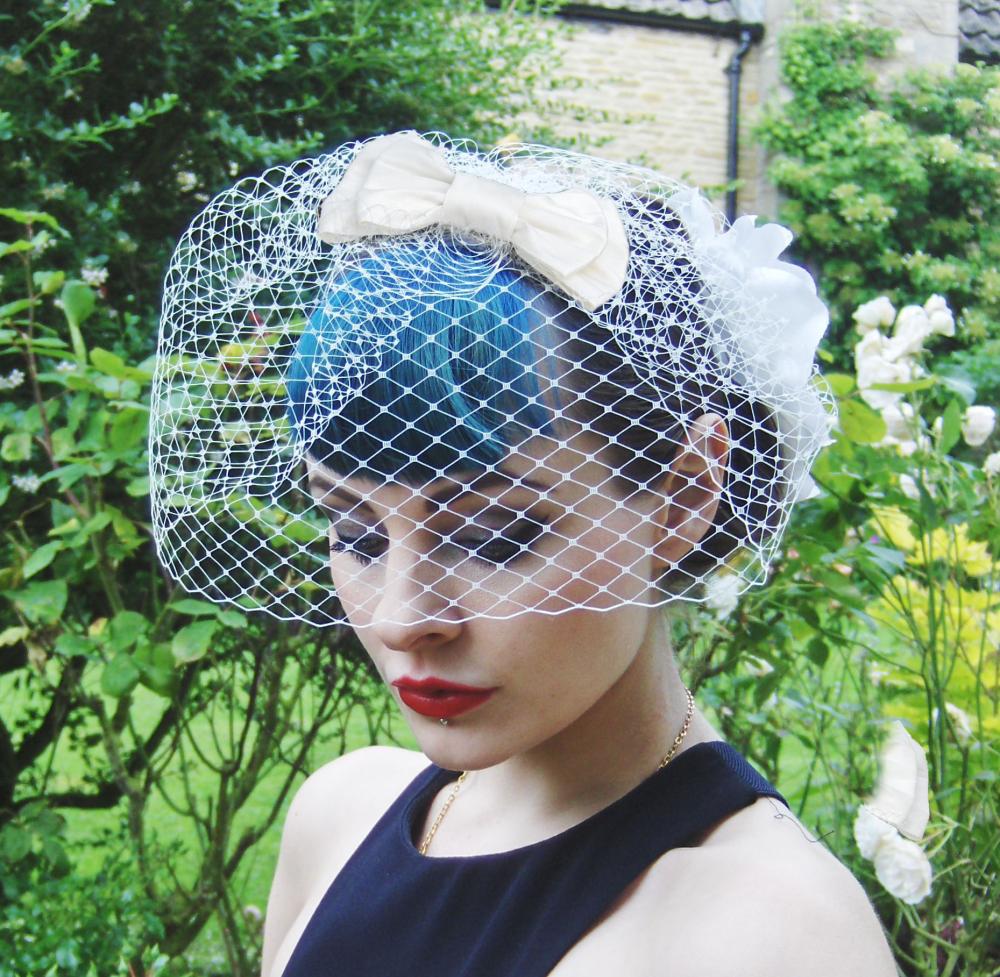 Ivory silk bow birdcage veil.